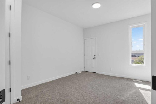 4907 Bowness Road Nw, Calgary, AB - Indoor Photo Showing Other Room