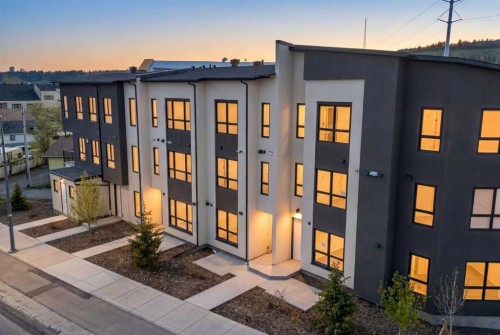 4907 Bowness Road Nw, Calgary, AB - Outdoor