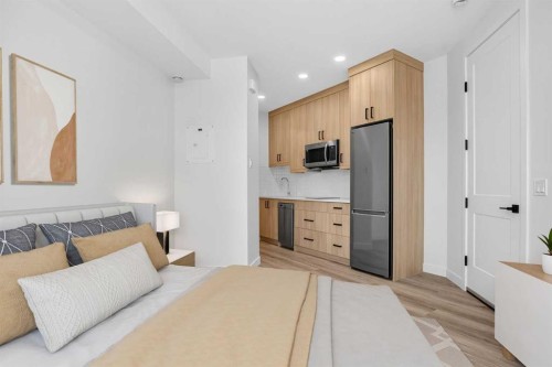 4907 Bowness Road Nw, Calgary, AB - Indoor Photo Showing Bedroom