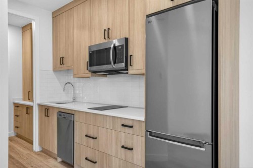 4907 Bowness Road Nw, Calgary, AB - Indoor Photo Showing Kitchen With Upgraded Kitchen