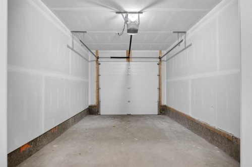 4907 Bowness Road Nw, Calgary, AB - Indoor Photo Showing Garage