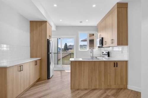 4907 Bowness Road Nw, Calgary, AB - Indoor Photo Showing Kitchen