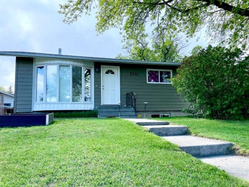 2231 39 Street Se, Calgary, AB - Outdoor