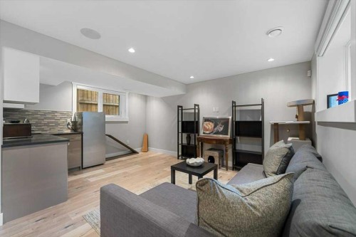 1709 27 Street Sw, Calgary, AB 