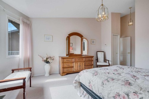 58 Evergreen Bay Sw, Calgary, AB - Indoor Photo Showing Bedroom