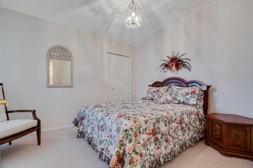 58 Evergreen Bay Sw, Calgary, AB - Indoor Photo Showing Bedroom