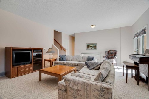 58 Evergreen Bay Sw, Calgary, AB - Indoor Photo Showing Living Room