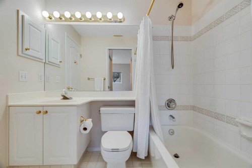 58 Evergreen Bay Sw, Calgary, AB - Indoor Photo Showing Bathroom