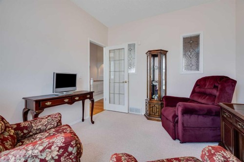58 Evergreen Bay Sw, Calgary, AB - Indoor Photo Showing Bedroom