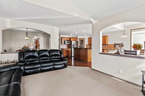 90 New Brighton Manor Se, Calgary, AB - Indoor Photo Showing Living Room