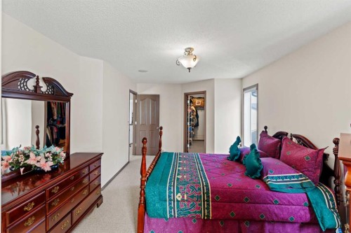 90 New Brighton Manor Se, Calgary, AB - Indoor Photo Showing Bedroom