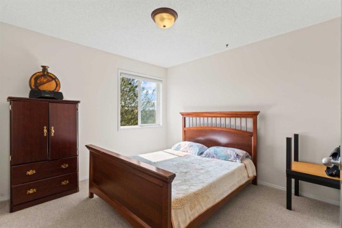 90 New Brighton Manor Se, Calgary, AB - Indoor Photo Showing Bedroom