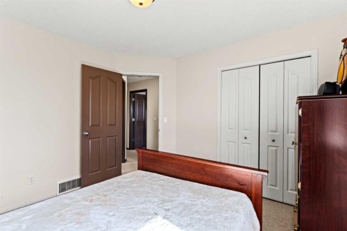 90 New Brighton Manor Se, Calgary, AB - Indoor Photo Showing Bedroom