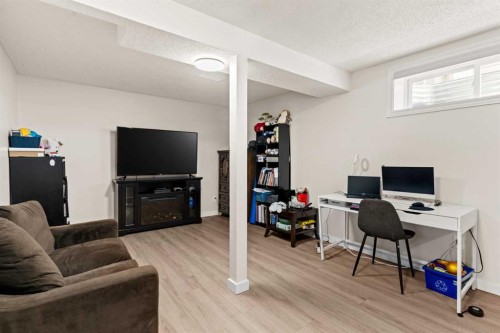 90 New Brighton Manor Se, Calgary, AB - Indoor