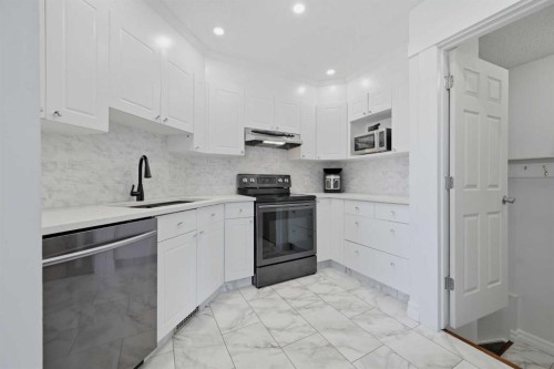 55 Ross Place, Crossfield, AB - Indoor Photo Showing Kitchen