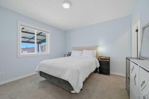 55 Ross Place, Crossfield, AB - Indoor Photo Showing Bedroom