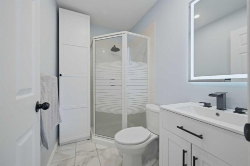 55 Ross Place, Crossfield, AB - Indoor Photo Showing Bathroom