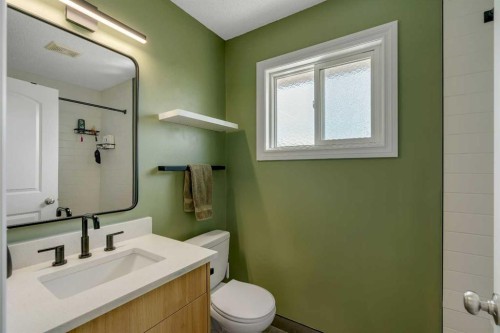 34 Ranch Glen Drive Nw, Calgary, AB - Indoor Photo Showing Bathroom