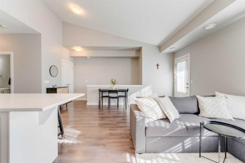 165 Evanscrest Gardens Nw, Calgary, AB - Indoor Photo Showing Living Room