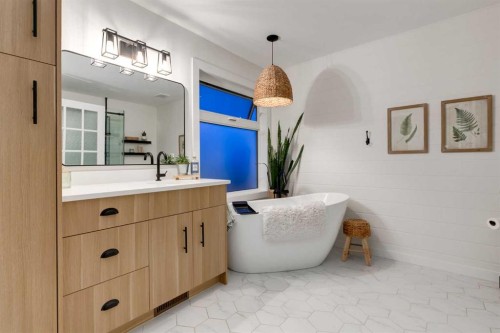 83 Citadel Meadow Grove Nw, Calgary, AB - Indoor Photo Showing Bathroom