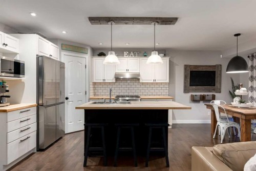 83 Citadel Meadow Grove Nw, Calgary, AB - Indoor Photo Showing Kitchen With Double Sink With Upgraded Kitchen