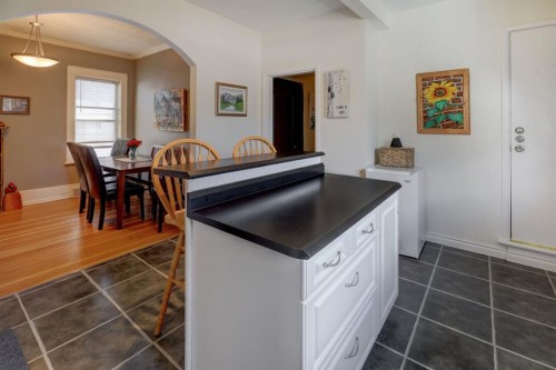 508 9 Street Ne, Calgary, AB - Indoor