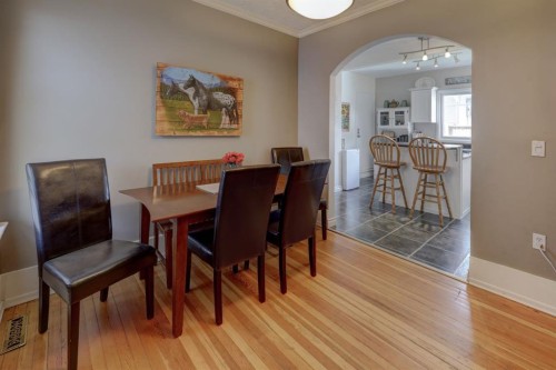 508 9 Street Ne, Calgary, AB - Indoor Photo Showing Dining Room