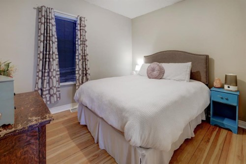508 9 Street Ne, Calgary, AB - Indoor Photo Showing Bedroom
