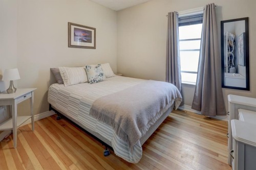 508 9 Street Ne, Calgary, AB - Indoor Photo Showing Bedroom