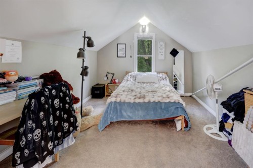 508 9 Street Ne, Calgary, AB - Indoor Photo Showing Bedroom