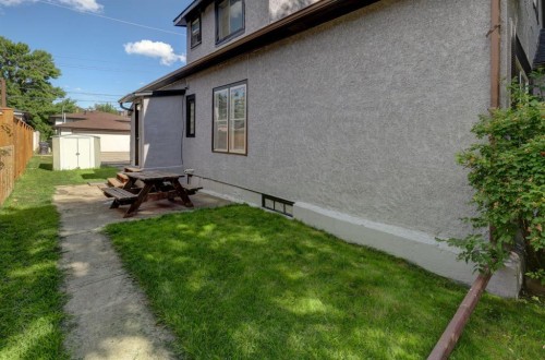 508 9 Street Ne, Calgary, AB - Outdoor