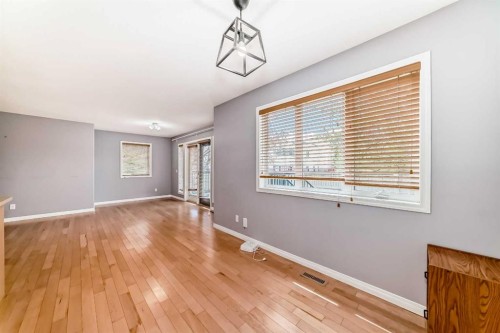 156 Simcoe Place Sw, Calgary, AB - Indoor Photo Showing Other Room