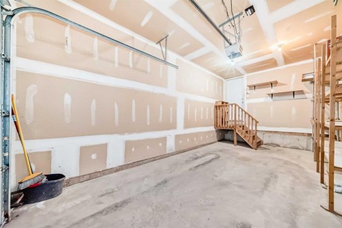 156 Simcoe Place Sw, Calgary, AB - Indoor Photo Showing Garage