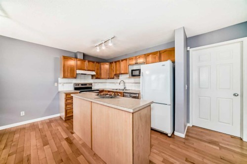 156 Simcoe Place Sw, Calgary, AB - Indoor Photo Showing Kitchen