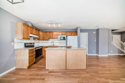 156 Simcoe Place Sw, Calgary, AB - Indoor Photo Showing Kitchen