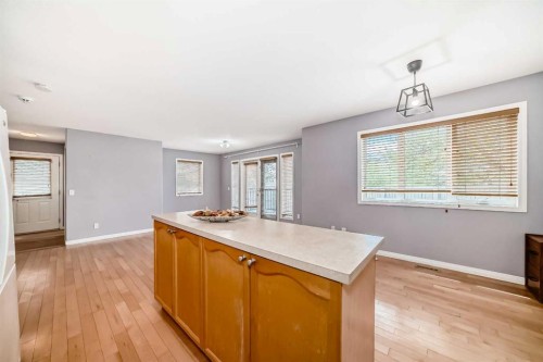 156 Simcoe Place Sw, Calgary, AB - Indoor Photo Showing Kitchen