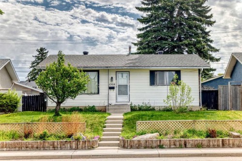 1308 Pensacola Way SE Calgary, AB T2A 2H2