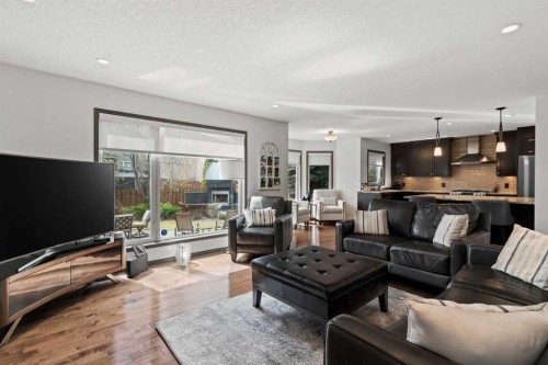 186 Mt Assiniboine Circle Se, Calgary, AB - Indoor Photo Showing Living Room