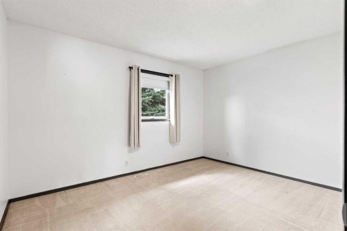 186 Mt Assiniboine Circle Se, Calgary, AB - Indoor Photo Showing Other Room