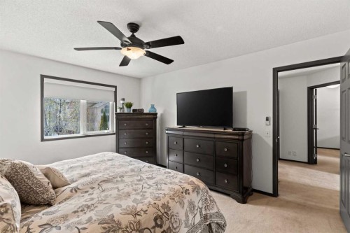 186 Mt Assiniboine Circle Se, Calgary, AB - Indoor Photo Showing Bedroom