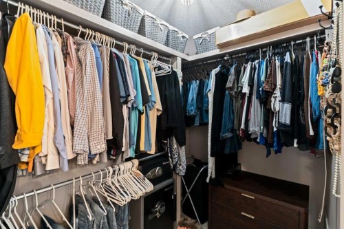 186 Mt Assiniboine Circle Se, Calgary, AB - Indoor With Storage