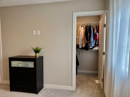 399 Sora Boulevard Se, Calgary, AB - Indoor Photo Showing Other Room