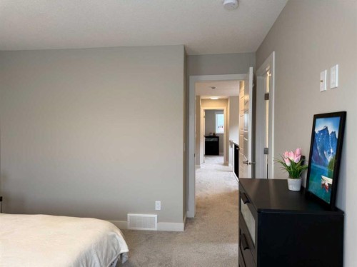 399 Sora Boulevard Se, Calgary, AB - Indoor Photo Showing Bedroom