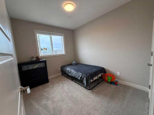 399 Sora Boulevard Se, Calgary, AB - Indoor Photo Showing Bedroom