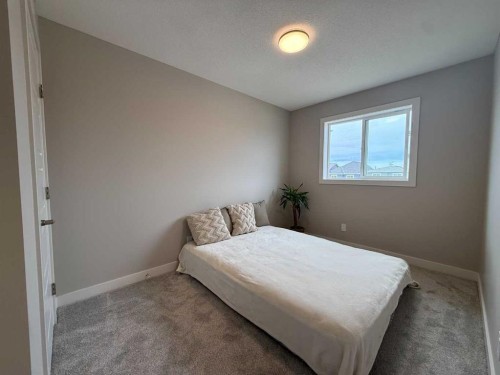 399 Sora Boulevard Se, Calgary, AB - Indoor Photo Showing Bedroom