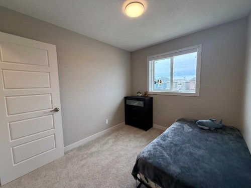 399 Sora Boulevard Se, Calgary, AB - Indoor Photo Showing Bedroom