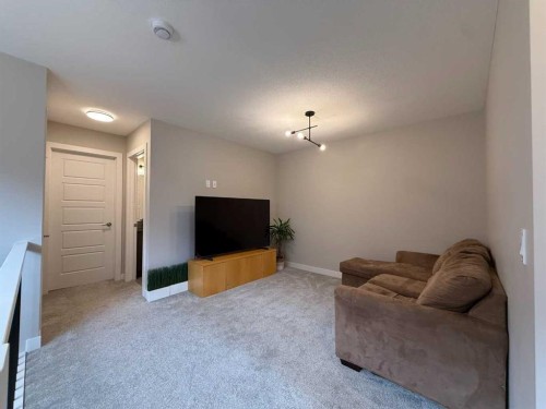 399 Sora Boulevard Se, Calgary, AB - Indoor