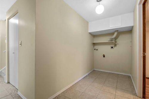27 Aberdare Crescent Ne, Calgary, AB - Indoor Photo Showing Other Room