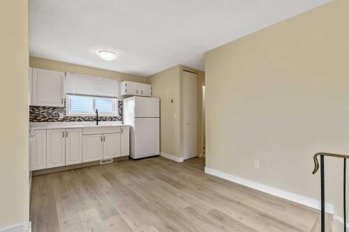 27 Aberdare Crescent Ne, Calgary, AB - Indoor Photo Showing Kitchen