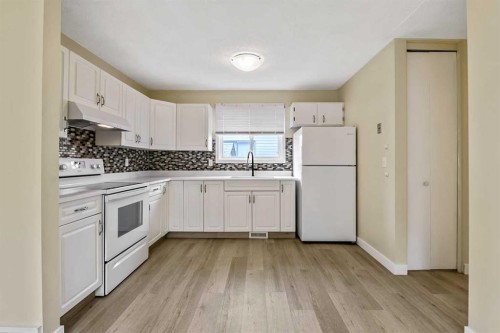 27 Aberdare Crescent Ne, Calgary, AB - Indoor Photo Showing Kitchen